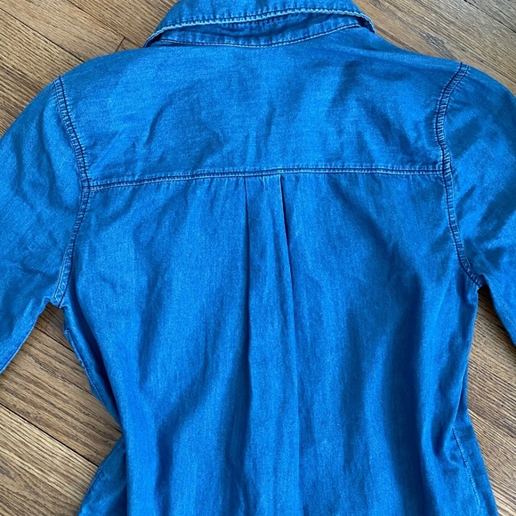 Old Navy The Classic Chambray Denim Button-Down Shirt Blue Long Sleeve Size XS - Picture 7 of 8